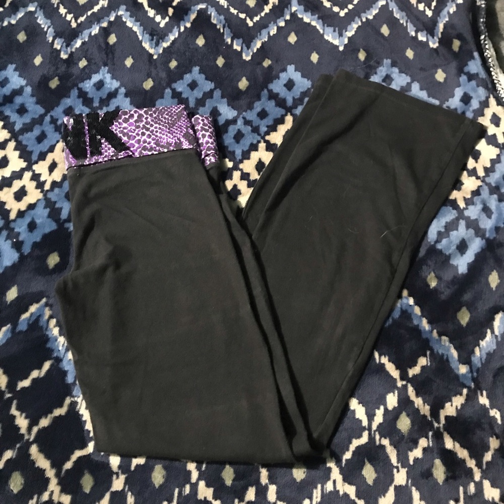 **Sold Vs pink yoga pants